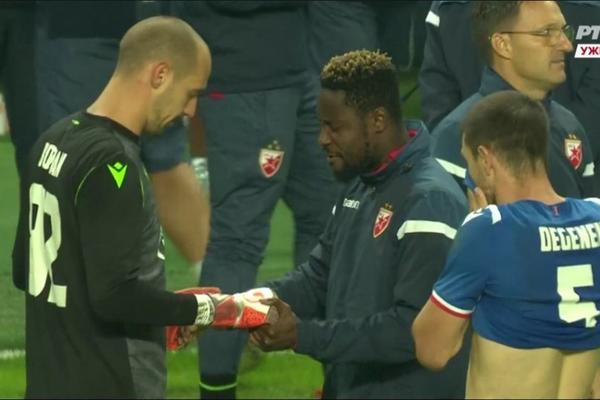 DEGENEK U ČUDU GLEDA ŠTA SE DEŠAVA: Kakve je to lude mađije Boaći bacio na Borjana! Delije odlepile za fotkom!