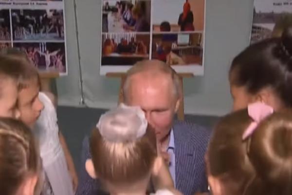 RUSKI CAR JE KONAČNO PAO NA KOLENA! Putin je prvi put u životu pucao od EMOCIJA zbog ove DEVOJKE!