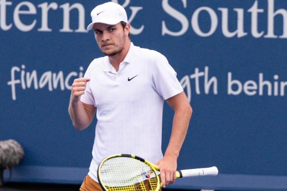 KECMANOVIĆ U ČETVRTFINALU TURNIRA U MELBURNU: Srpski teniser gazi redom na zagrevanju za Australijan open!