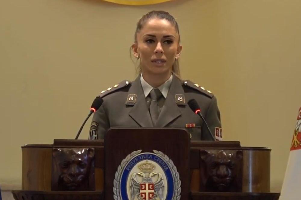 NEVENA JE VUČIĆEVA KOBRA! Anđeoskog lica i tela, a pred njom padaju i najtvrđe prepreke i pravi je STRAH I TREPET