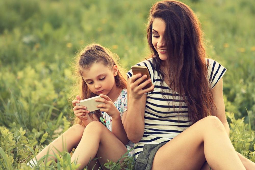 ĆERKA SRPKINJE JE ZABEZEKNULA MAJKU! Posle njenih reči, svi su UĆUTALI!