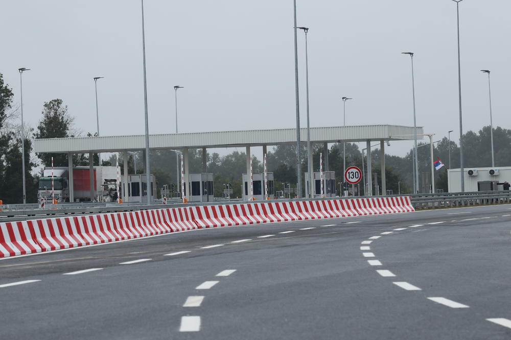 POLICIJA IM PRONAŠLA BAKLJE I PALICE! Uhapšene dve osobe zbog nasilničkog ponašanja na auto-putu Miloš Veliki!