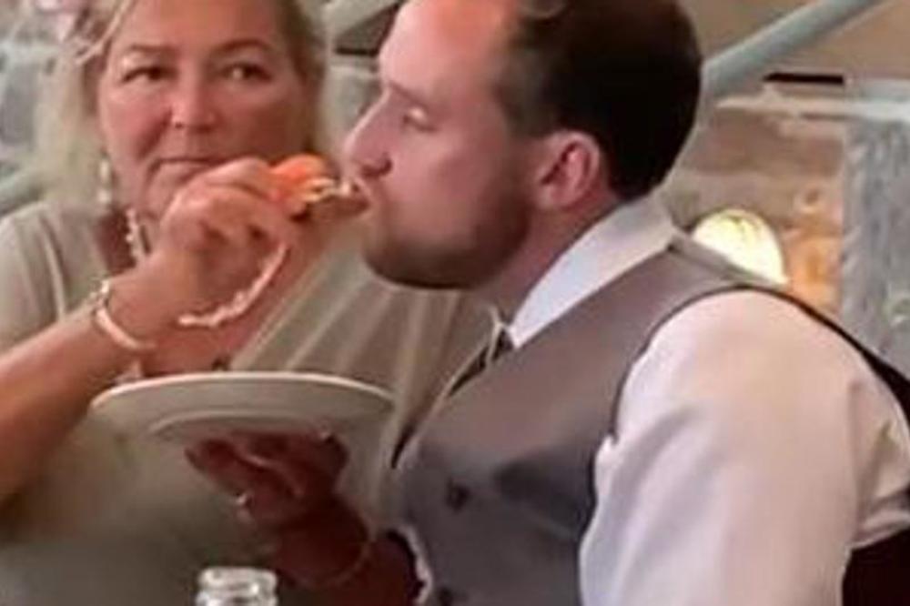 E MOJ ZETE! Ovo je NAJSMEŠNIJI SNIMAK sa svadbe ikada - izraz lica ove TAŠTE sve govori! (VIDEO)