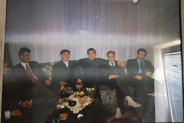 FOTOGRAFIJA KOJA JE GODINAMA SKRIVANA: Tači i Veselji se SLIKALI sa NJIM!