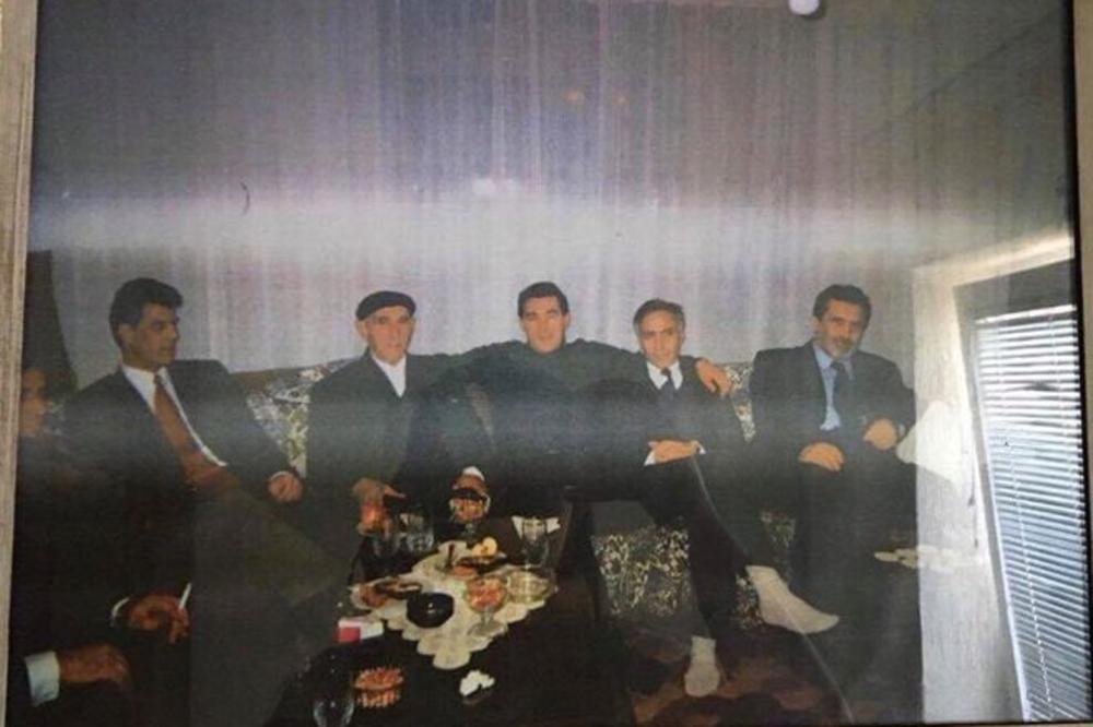 FOTOGRAFIJA KOJA JE GODINAMA SKRIVANA: Tači i Veselji se SLIKALI sa NJIM!