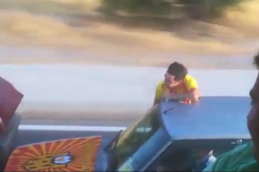 TURCI OKRUŽILI SRPSKE NOVINARE U MALATIJI: Velike policijske snage prate autobus!