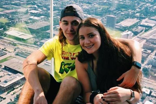 DEVOJKA (18) SE SAKRILA U GEPEKU ZBOG DVOLIČNE DRUGARICE! Pozlilo joj je kad je videla šta radi S NJENIM DEČKOM