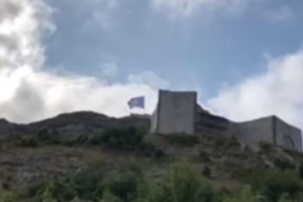 ŠTA JE SLEDEĆE, POSTAVLJAĆE CRNE ORLOVE NA SRPSKE CRKVE? Marko Đurić odgovorio na provokaciju sa zastavom!