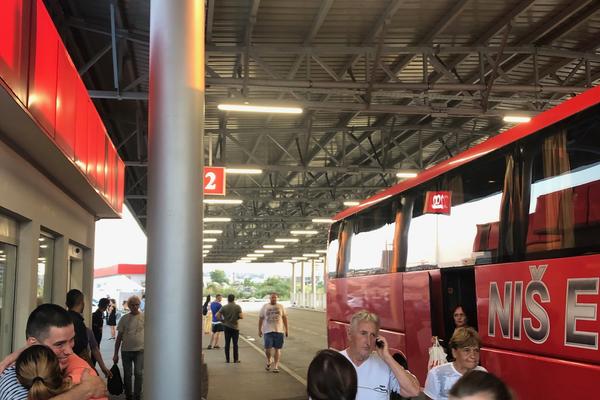 Srpkinja pozajmila pare devojci za kartu na stanici: Ono što je ova kasnije uradila je ostavilo bez teksta...