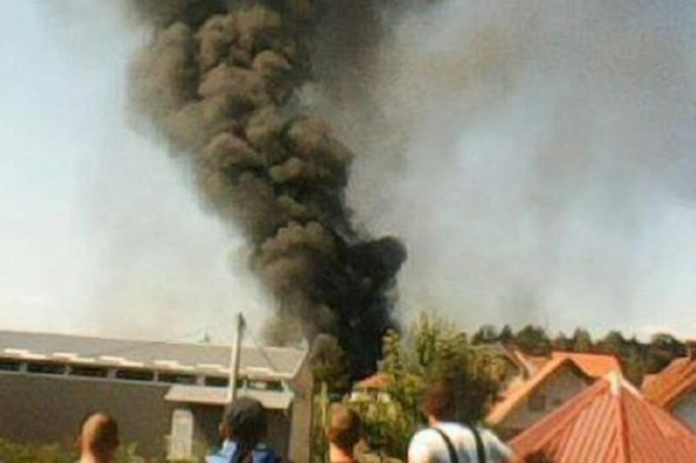 KULJA DIM, GORI FABRIKA KOD UŽICA! Velikom POŽARU su prethodile 2 EKSPOLOZIJE U POGONU! 1 MUŠKARAC TEŠKO POVREĐEN