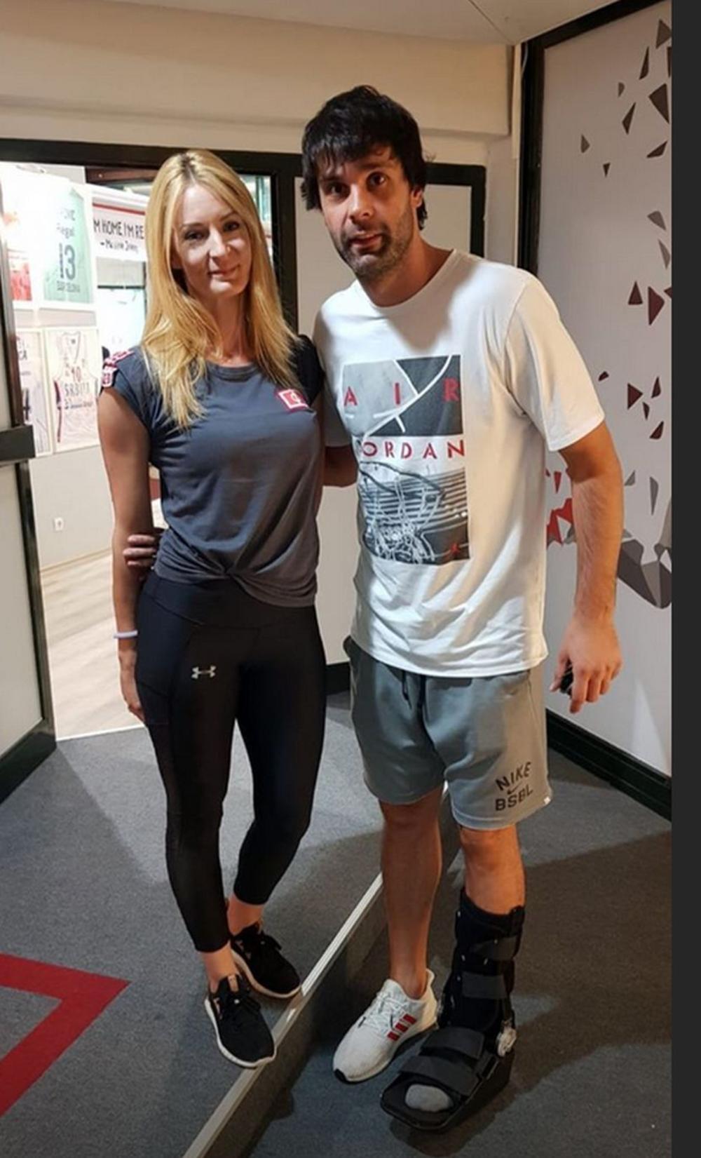 Miloš Teodosić nosi specijalizovanu čizmu za stopalo  