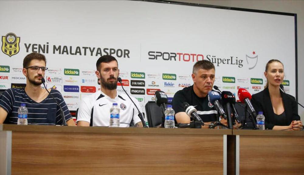 Biljana Obradović na konferenciji sa Savom Miloševićem i Aleksandrom Šćekićem