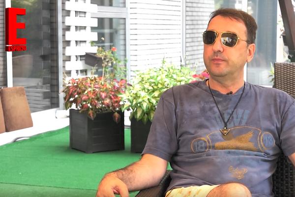 "DECA SU MASOVNO UMIRALA OD HLADNOĆE!" Potresni detalji iz života našeg pevača: Otac ga UKRAO iz porodilišta!