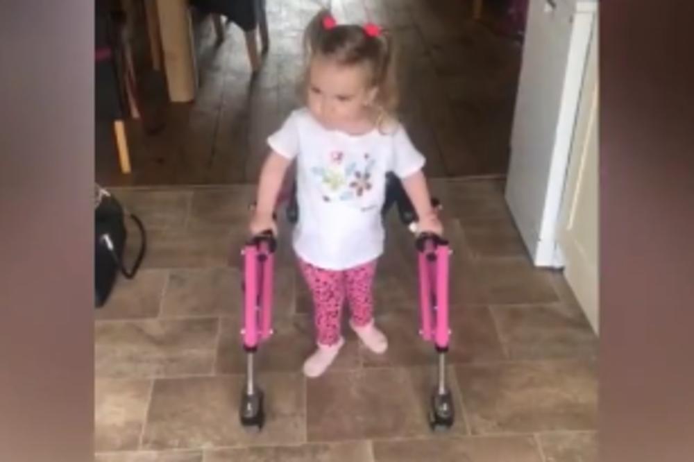 MIA (3) JE NAPRAVILA PRVE KORAKE: A rekli su joj da NIKADA NEĆE HODATI! (VIDEO)