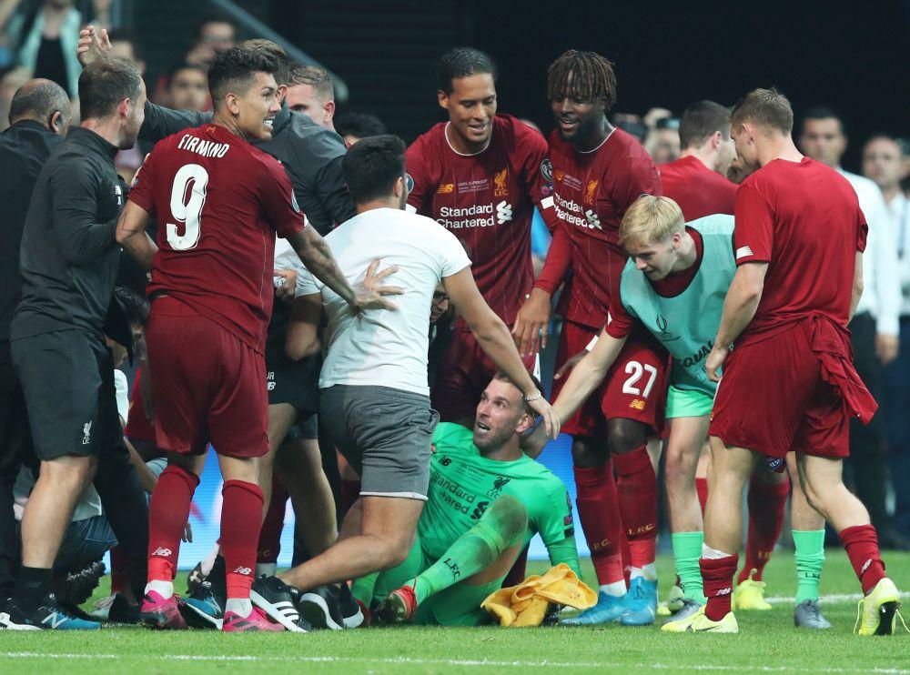 Trenutak kada je povređen golman Liverpula Adrijan