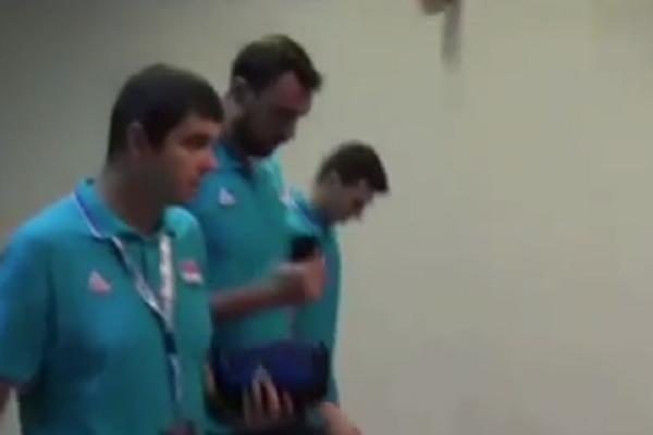 POJAVIO SE SNIMAK MILOSAVLJEVIĆA POSLE MEČA: Ono što možemo da vidimo ne sluti na dobro!