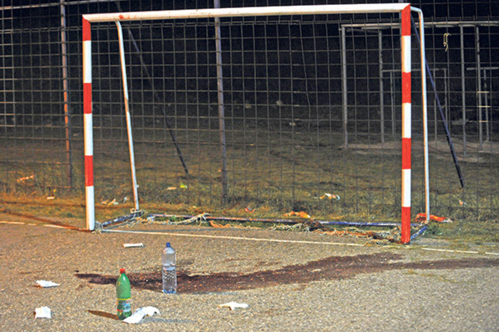 DEVOJČICA POGINULA KAD JE NA NJU PAO GOL!