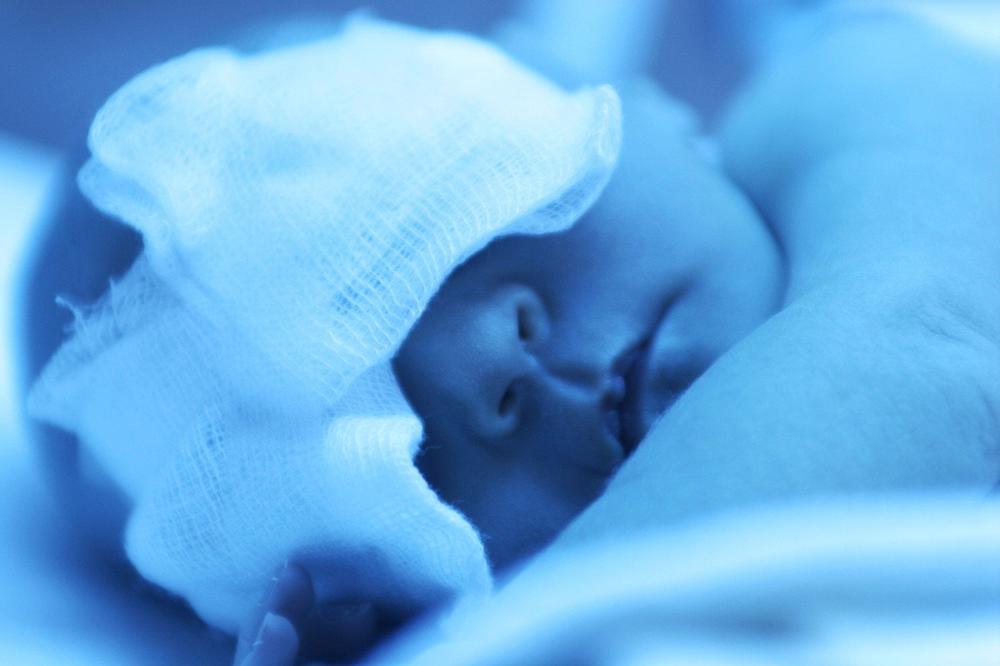 UMRLA BEBA U ALEKSINCU! Nova drama potresa SRPSKI GRAD, ono što se tamo dešava je STRAŠNO!