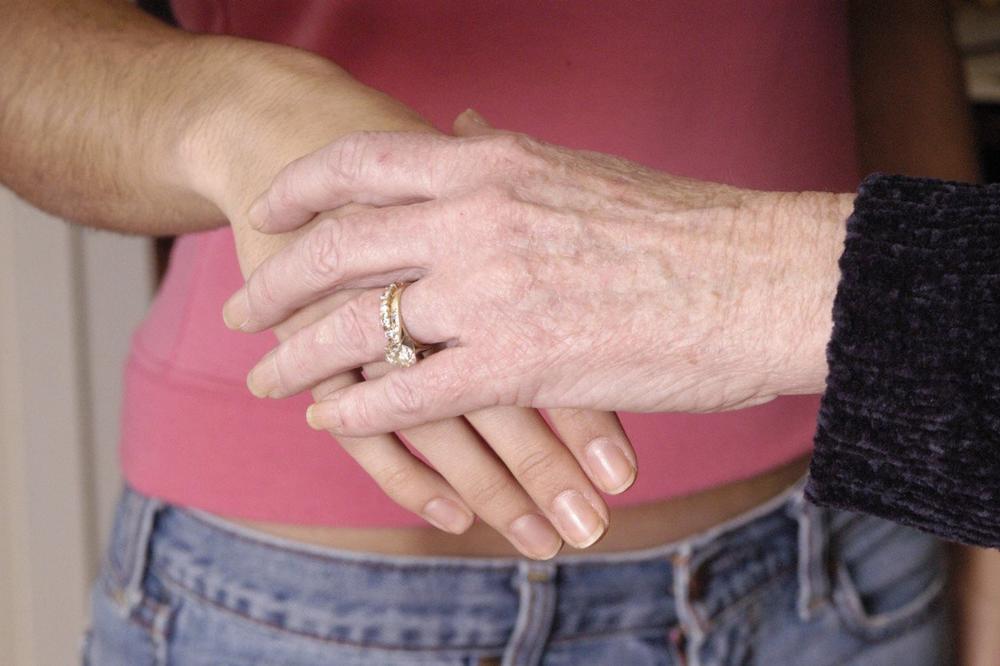 IMALA JE EKCEM PO CELOM TELU: Mazala je svakakve kreme, pomogao joj je JEDAN PROST TRIK