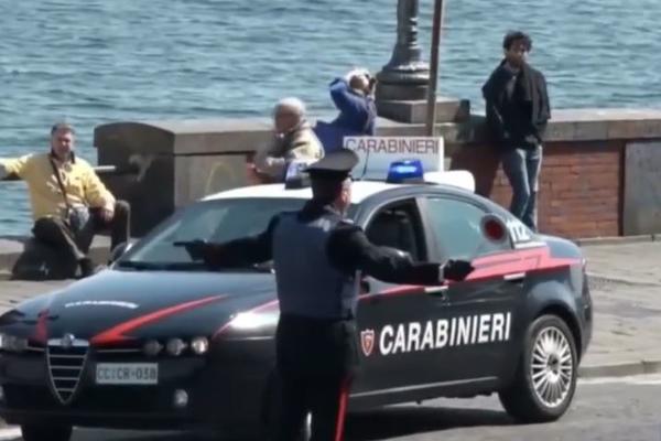 POMAHNITALI SRBIN NOŽEM JURIO PORODICU PO ŠETALIŠTU: Napao i policajce, ujedao ih i šutirao dok su ga hapsili!