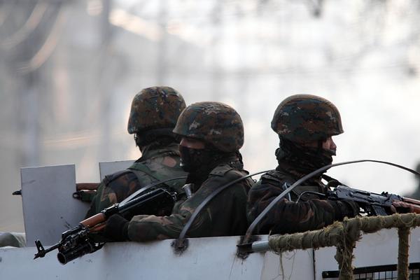 ISIS PAKAO! Ubijeno 16, ranjeno 17 vojnika, Francuzi beže