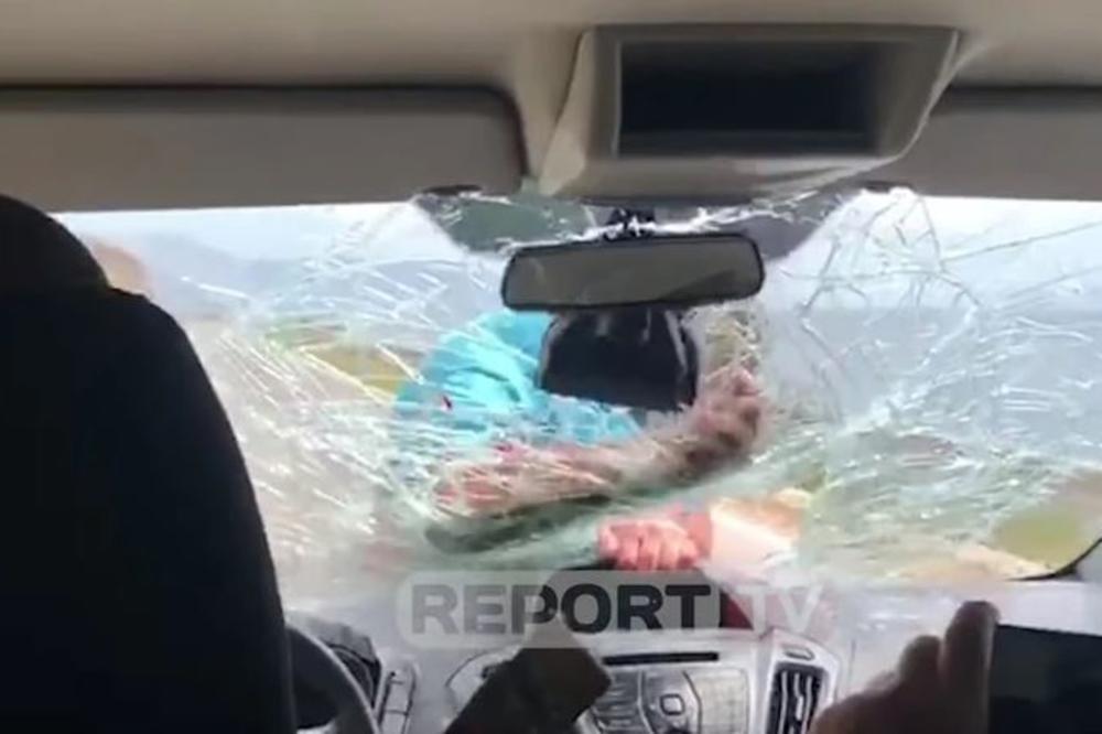 ALBANCI NE PRESTAJU DA DIVLJAJU: Požalili su se na hranu u restoranu, a onda su usledile KRVAVE SCENE (VIDEO)