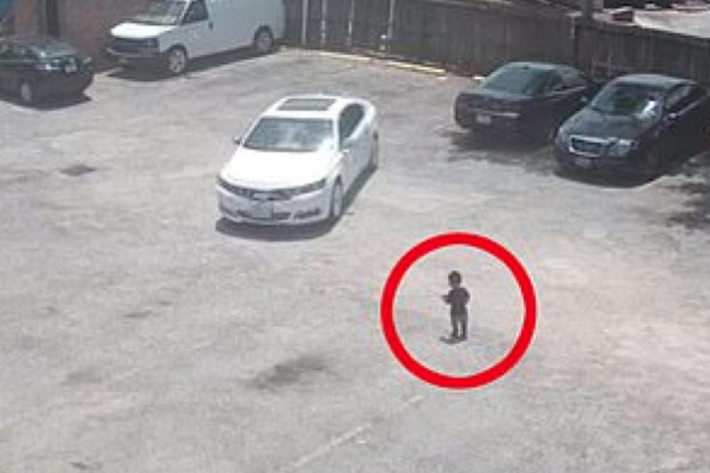 PREGAŽENO DETE OD GODINU I PO DANA NA PARKINGU: Vozač otišao s lica mesta, ali je majka bebe optužena za teško delo