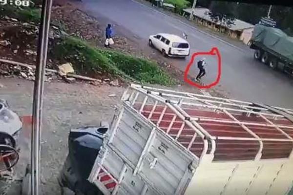 NIKO NE ZNA KAKO JE OVAJ MUŠKARAC OSTAO ŽIV: Ono što je preživeo bi svakog ubilo (VIDEO)