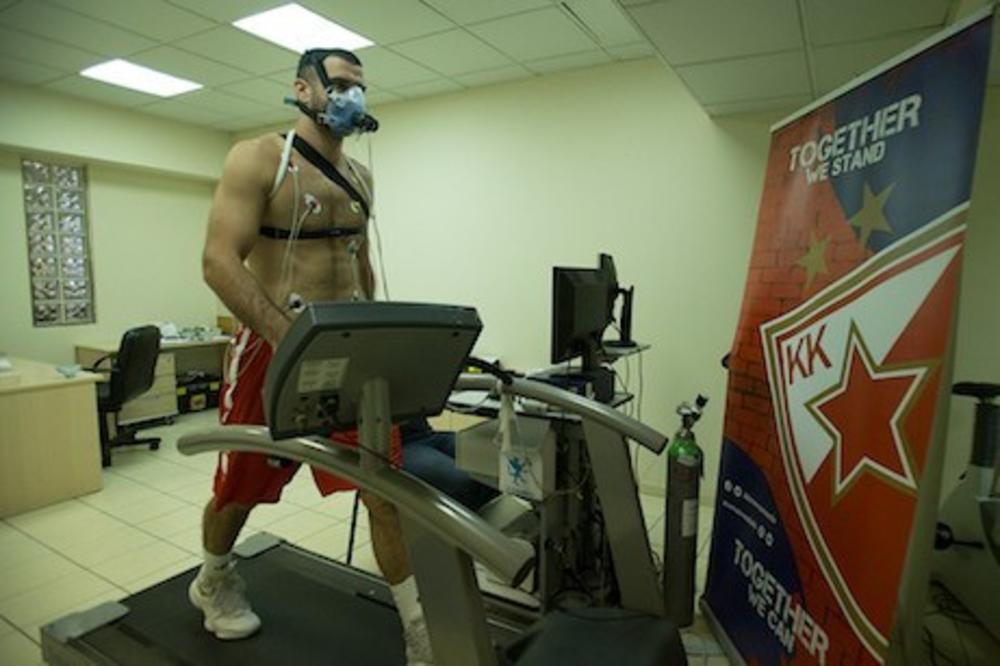 ŠAMPION PALI MOTORE: Crvena zvezda se okupila, ali došla je samo prva grupa košarkaša!