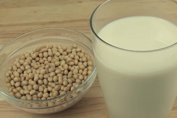 SRBI OVU VRSTU MLEKA KORISTE TOKOM POSTA! O jednoj stvari MORATE DA VODITE RAČUNA kad ga kupujete