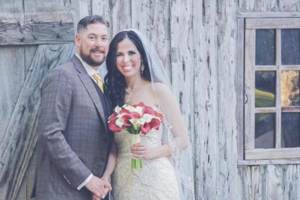 GLEDALA FOTOGRAFIJE SA VENČANJA, PA SE IZNENADILA: Iza mlade i mladoženje stajalo je nešto JEZIVO! (FOTO)