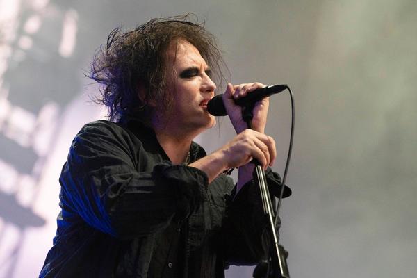 ŠTA SLUŠA ROBERT SMIT? Ovo je 30 omiljenih pesama iz osamdesetih frontmena grupe THE CURE (VIDEO)