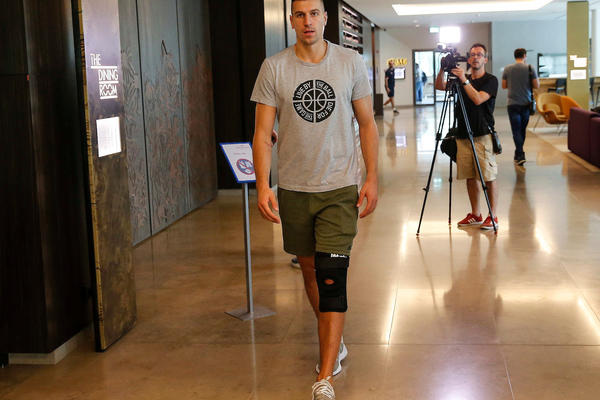 OČEKUJE GA VIŠEMESEČNI OPORAVAK: Milosavljević ide na operaciju u Austriju!