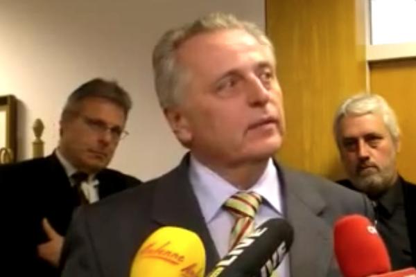 POLITIČAR DOŽIVEO INFARKT NA LETOVANJU i umro na terasi!