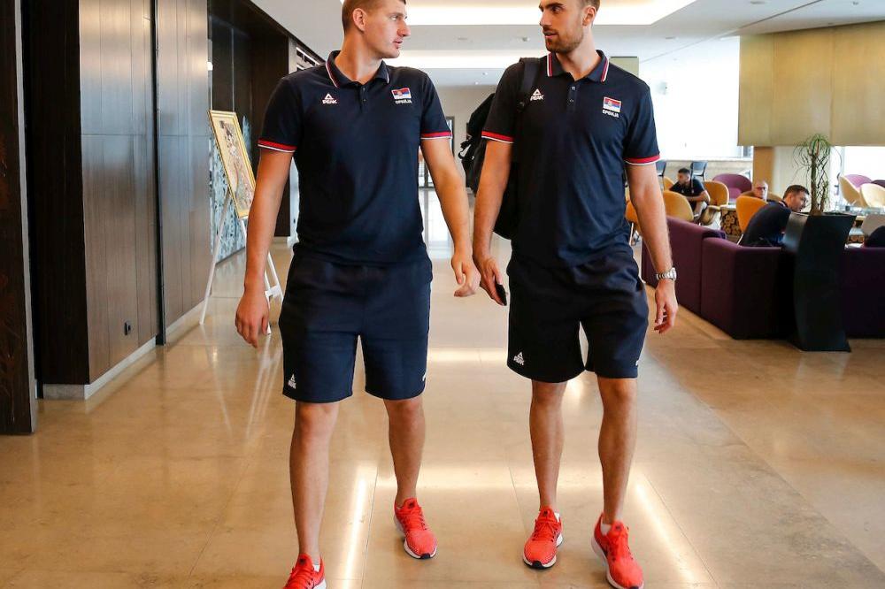 "LOŽENJE" MOŽE DA POČNE! Nikola ima BRUTALNU poruku za navijače Srbije!