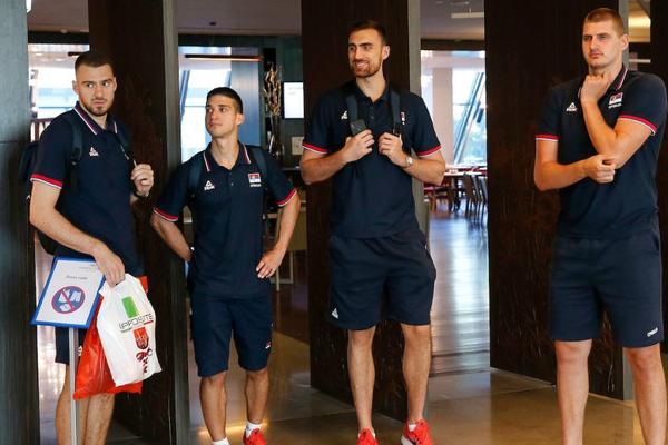 SUKOB GUDURIĆA I RADULJICE PRED MEČ SA ARGENTINOM: Haos u svlačionici Orlova uoči odlučujućeg meča na Mundobasketu!