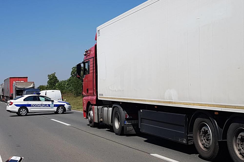 VOZAČ KAMIONA SMRTI PUŠTEN NA SLOBODU! Izazvao stravičnu nesreću na autoputu, na saslušanju je govorio samo OVO!