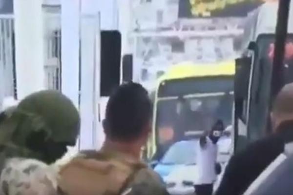 OTMIČARA UPUCALI SNAJPEROM! Šokantan kraj drame na mostu, pogledajte kako su ga smakli (VIDEO)