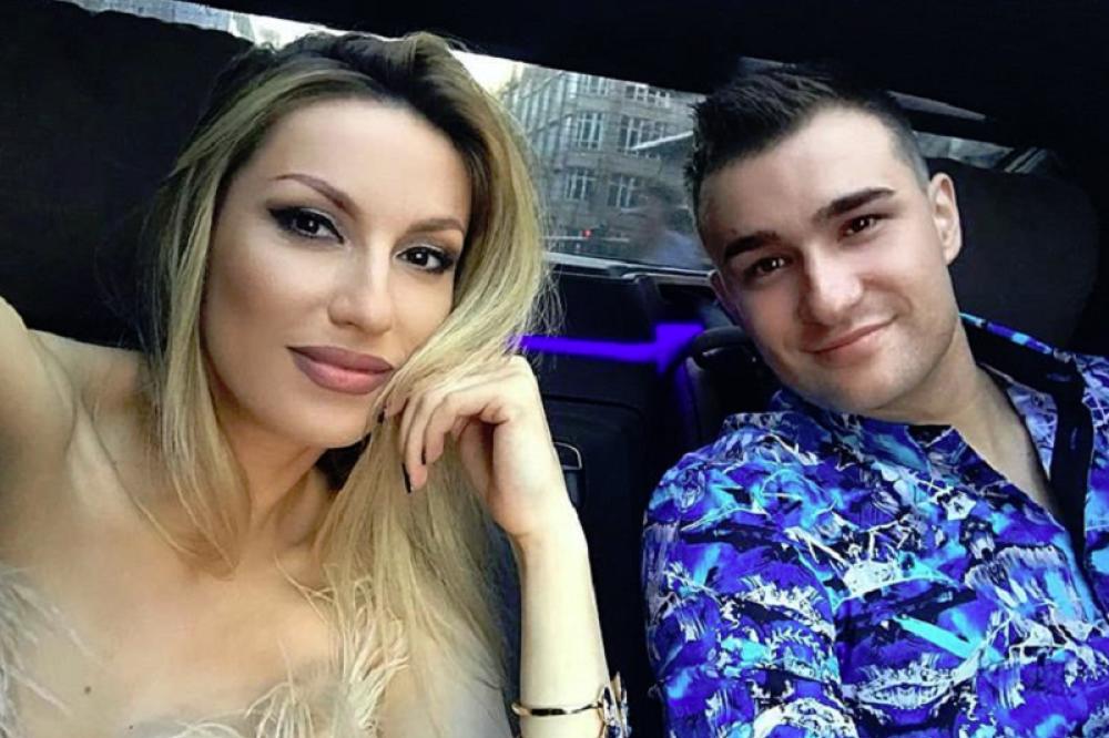 HARIS POKAZAO MALJE NA GRUDIMA! Pevač se SKINUO i obradovao ŽENE, prava LEPOTA POROKA! (FOTO)