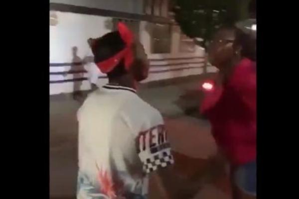 MRŠAVKO JE IZAZVAO KORPULENTNU DEVOJKU NA TUČU: Dobio je ZAUŠKU od koje mu se još vrti u glavi! (VIDEO)