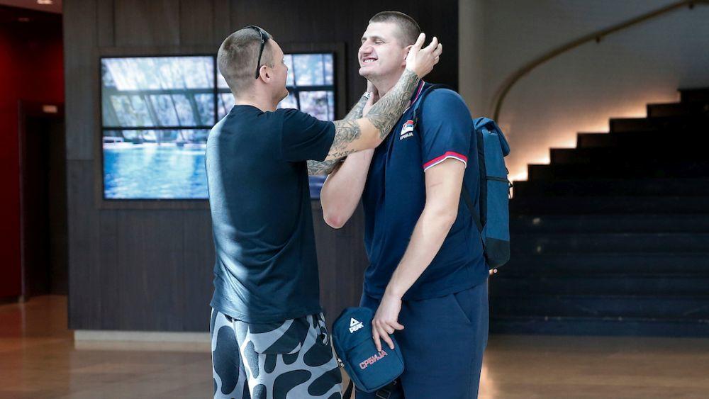 Nikola Jokić sa bratom  