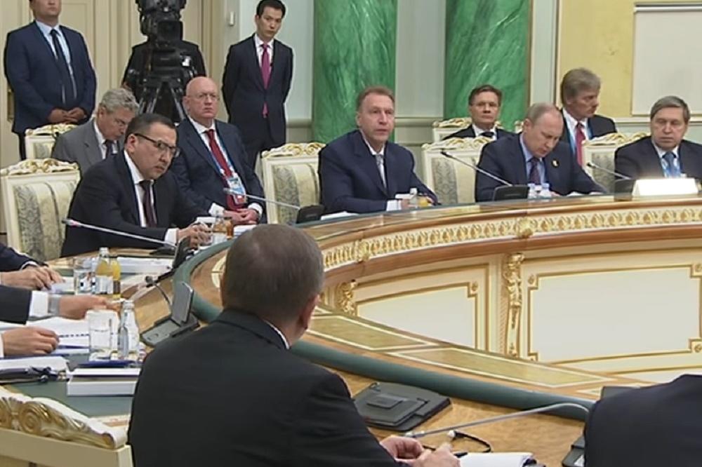 PUTIN I RUSIJA SU STAVILI ŠAPU NA SRBIJU! Beograd ulazi u VLADIMIROVU UNIJU, a to će za Srbe značiti samo jedno