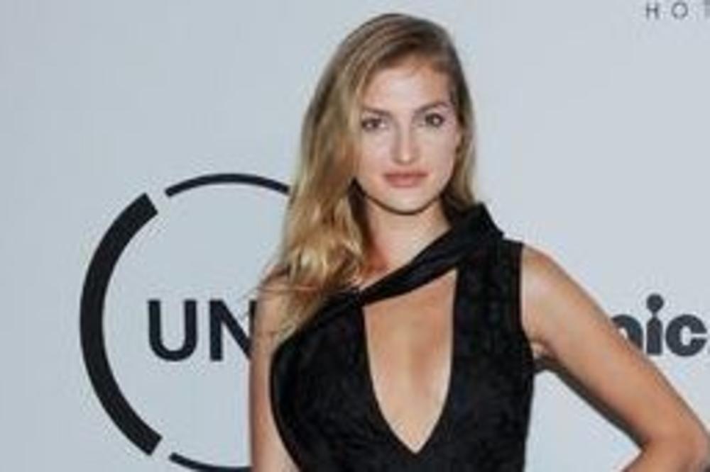 KO JE SRPSKA MANEKENKA KOJA JE STRADALA NA IMANJU MILIJARDERA: Ona je poznata Beograđanka Simona Andrejić! (VIDEO)