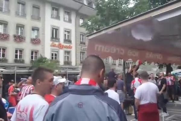 LUDNICA U BERNU: Delije usred zemlje u kojoj je sedište UEFA grme stihove zbog kojih ih UEFA progoni!
