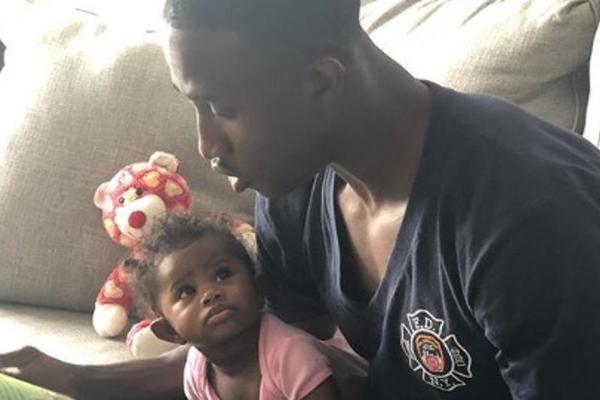 SVI KAŽU DA JE OVO NAJBOLJI TATA NA SVETU: Kako samo on brine o svojoj princezi! (VIDEO)