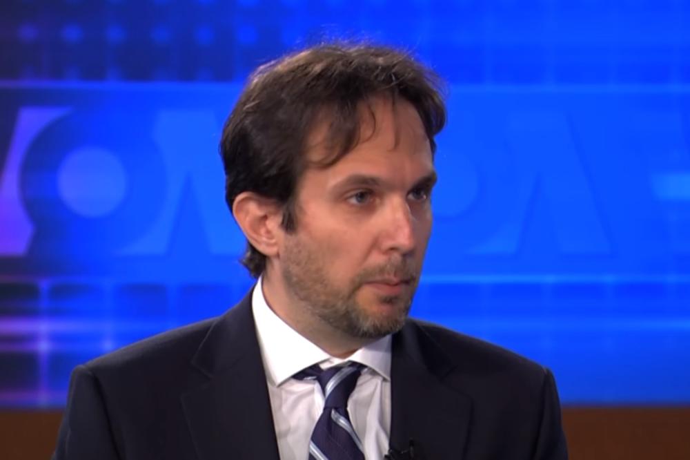 OVAJ ČOVEK JE OTKRIO PRAVU ISTINU O ODNOSU AMERIKE I VUČIĆA: Njegove reči slušaju u Vašingtonu, ali i u Moskvi!