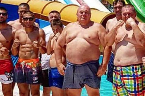 PALMA NA PLAŽI GO I NIKAD JAČI! Svi pričaju o ovoj FOTOGRAFIJI s mora lidera JS (FOTO)