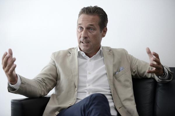 POSLE AFERE MU NIŠTA NE FALI! Ozloglašeni ŠTRAHE našao novi posao, evo čime će se baviti!