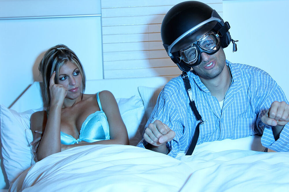 ZNAKOVI DA STE UPALI U KRIZU SREDNJIH GODINA: Promena težine, glavobolje, A TU NIJE KRAJ!