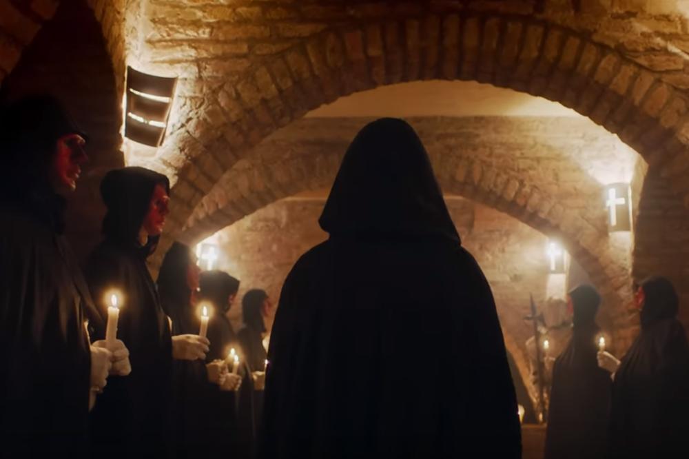 SIN MU JE POZNATI GLUMAC, A ON JE DEBITOVAO TEK U 62. GODINI: Gledate ga u Senkama nad Balkanom, i ne znate ko je!